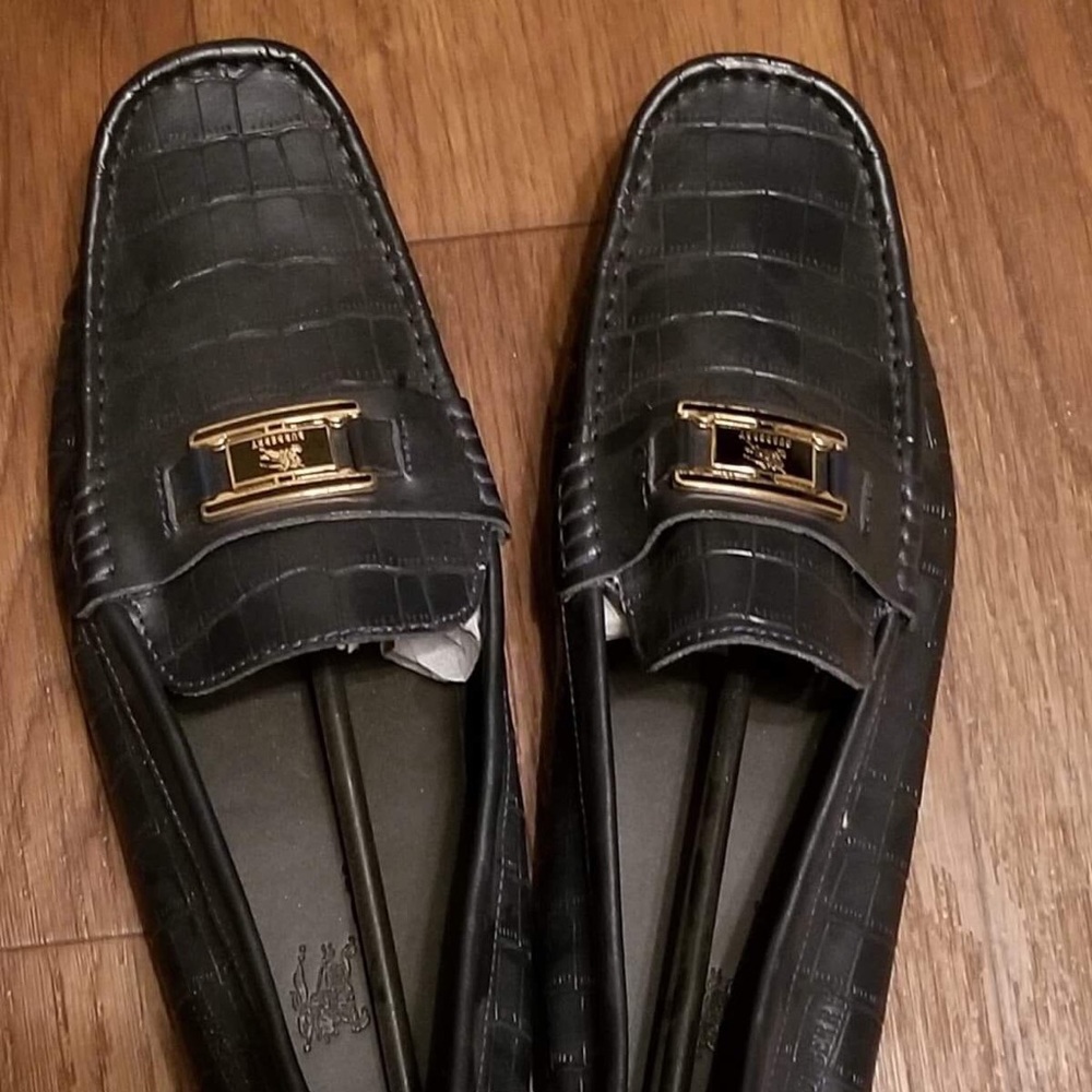 Burberry Shoes 10.5
Brand New 
Just not my size